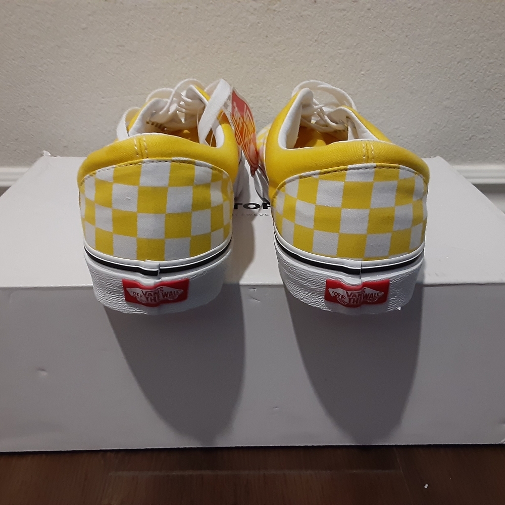 Vans - Picture 2 of 4